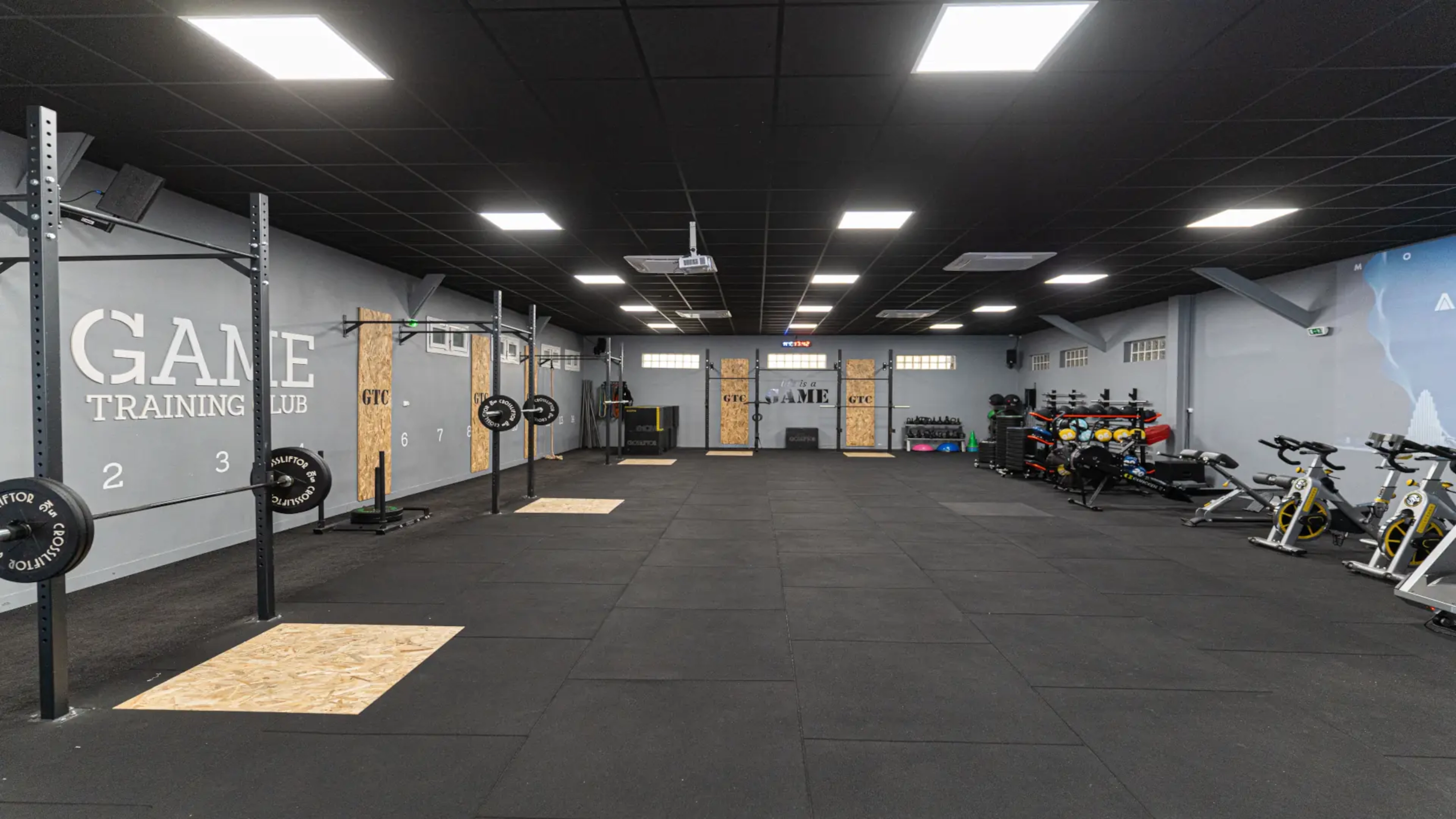 Espace haltérophilie pour formation coach sportif dans le Val-de-Marne